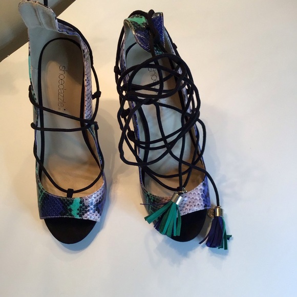 Brand new.Never worn tie up ankle snake pattern sandals gold, black,blue, green - Picture 2 of 9